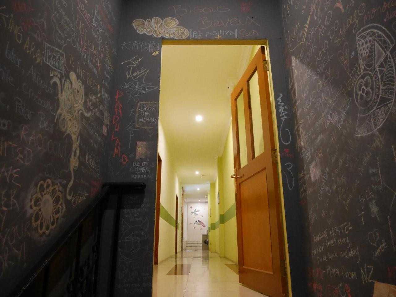 Sleepy Raccoon Hostel Jakarta Eksteriør bilde